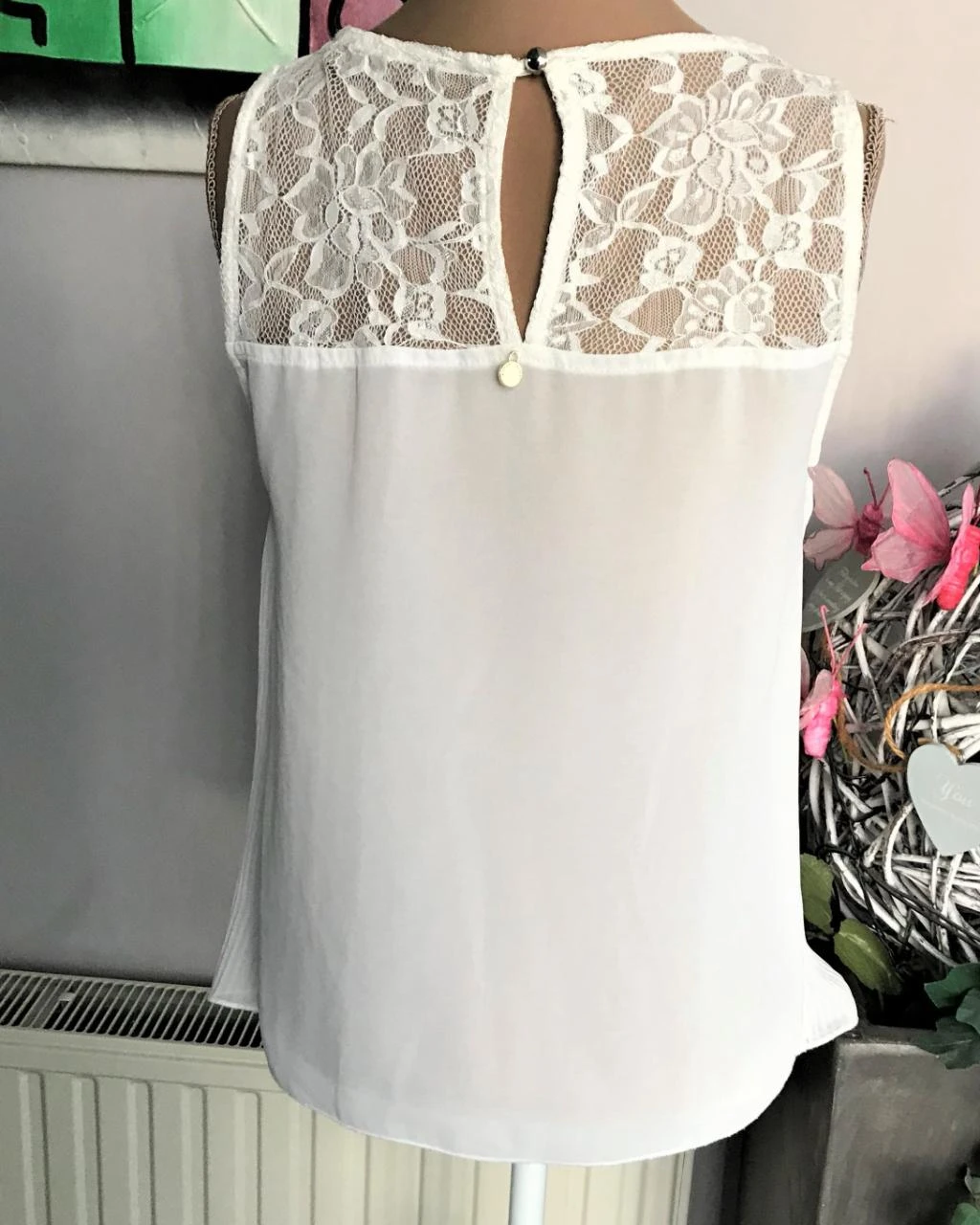 RinaSimento M36 blusa en crema con parte superior de encaje y pliegues . – photo 3